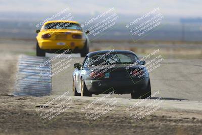 media/Oct-26-2025-CalClub SCCA (Sun) [[8ce1e69566]]/Group 5/Grapevine/